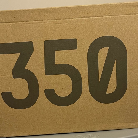 NWT Yeezy Boost sneakers - Picture 7 of 8